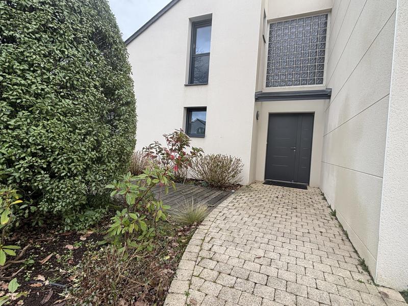 Maison traditionnelle - 225 m² - 7 pièces