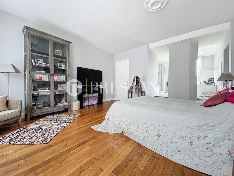 Maison - 300 m² - 9 pièces