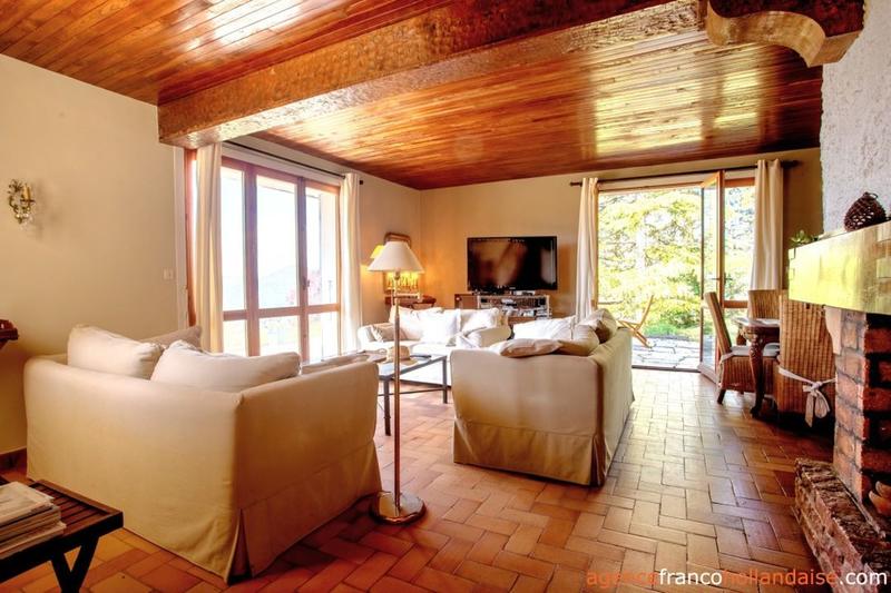 Villa - 216 m² - 8 pièces