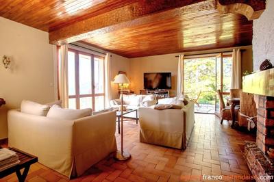 Villa - 216 m² - 8 pièces