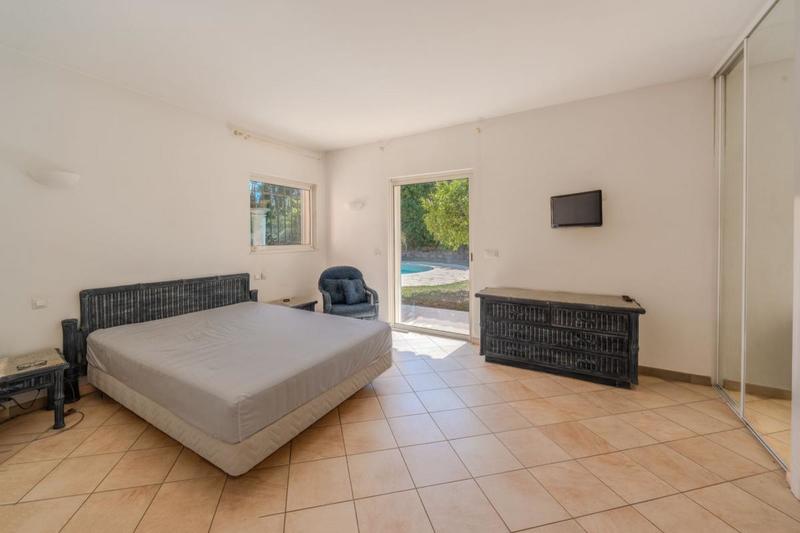 Villa - 303 m² - 6 pièces