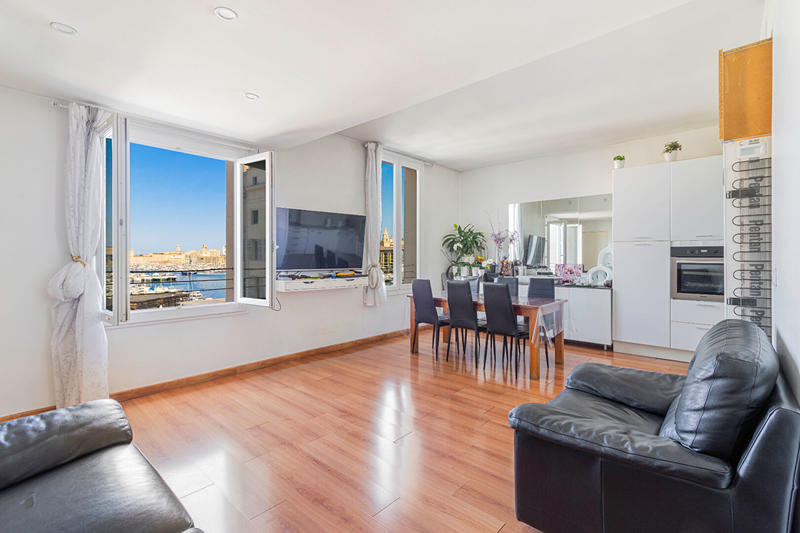 Appartement - 144 m² - 5 pièces