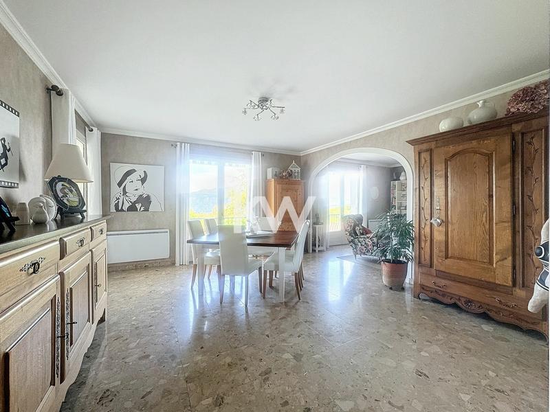 Maison - 159 m² - 6 pièces