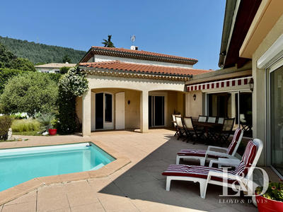 Maison - 313 m² - 9 pièces