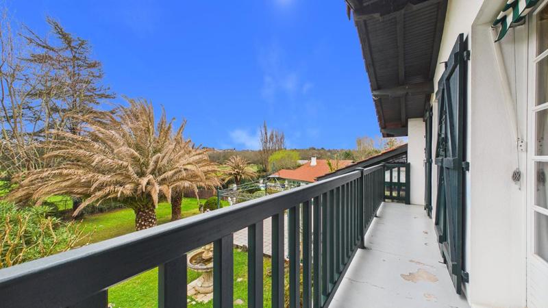 Maison - 200 m² - 7 pièces