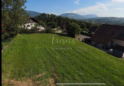 Terrain constructible - 705 m²