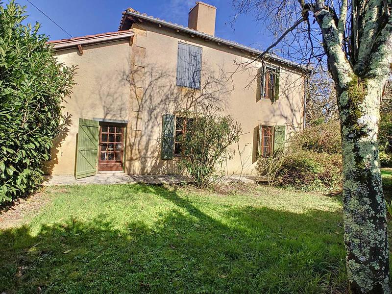 Maison - 236 m² - 7 pièces