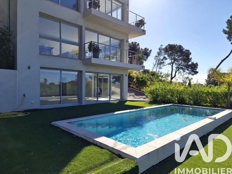 Maison - 290 m² - 7 pièces