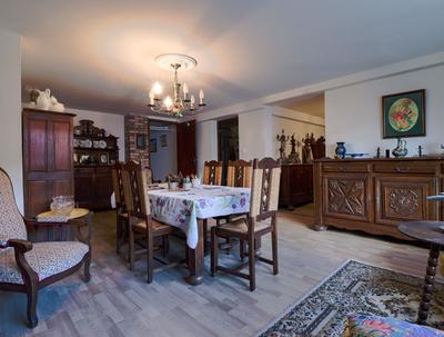 Maison - 260 m² - 12 pièces