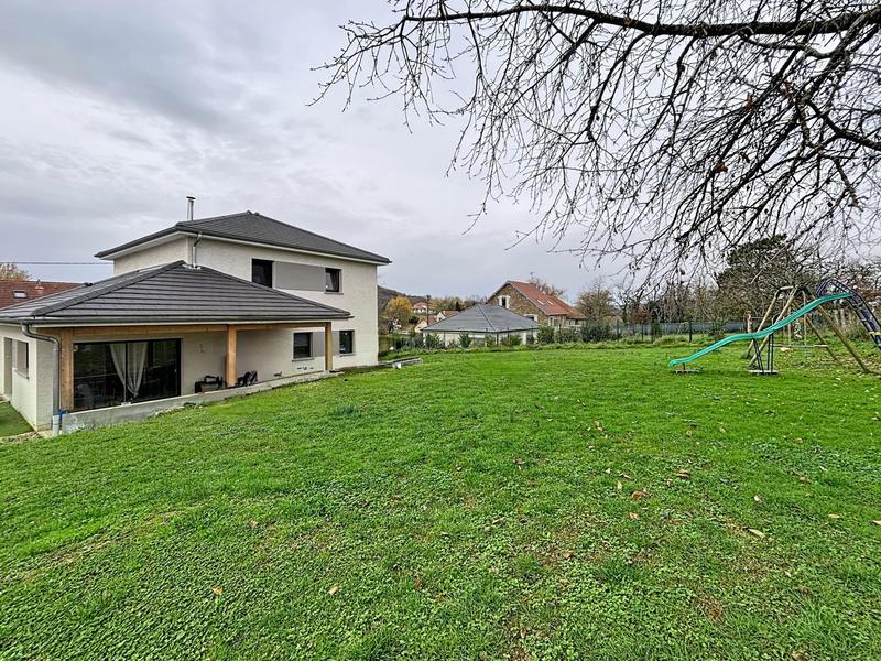 Maison - 157 m² - 8 pièces