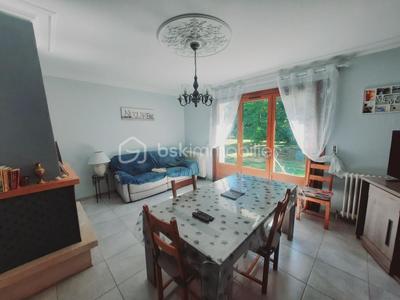 Maison traditionnelle - 85 m² - 4 pièces