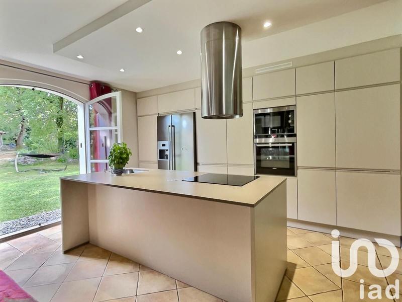 Maison - 332 m² - 10 pièces