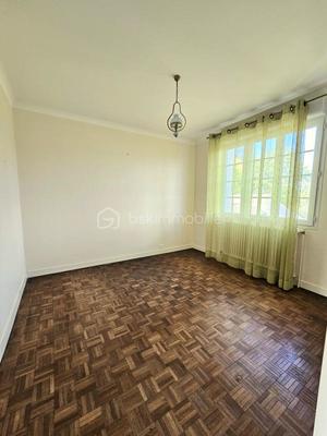 Maison traditionnelle - 122 m² - 6 pièces