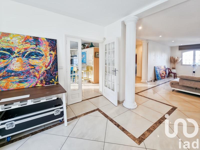 Maison - 230 m² - 9 pièces