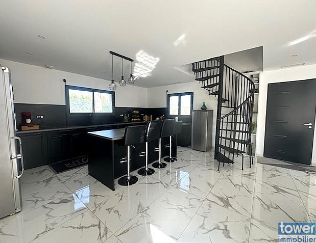 Maison - 144 m² - 5 pièces