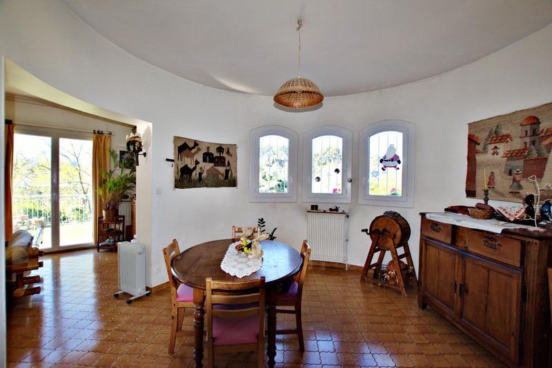 Maison - 273 m² - 9 pièces