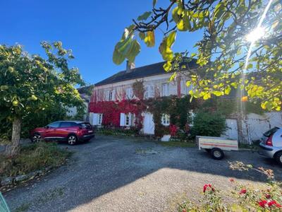 Maison - 210 m² - 12 pièces