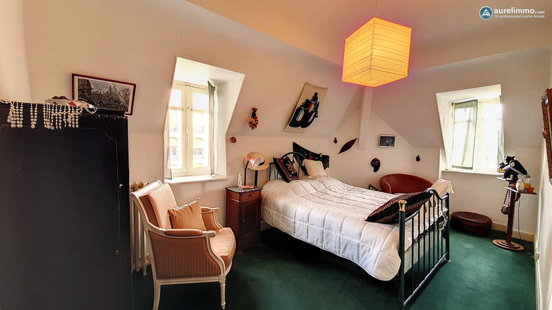 Maison - 285 m² - 9 pièces