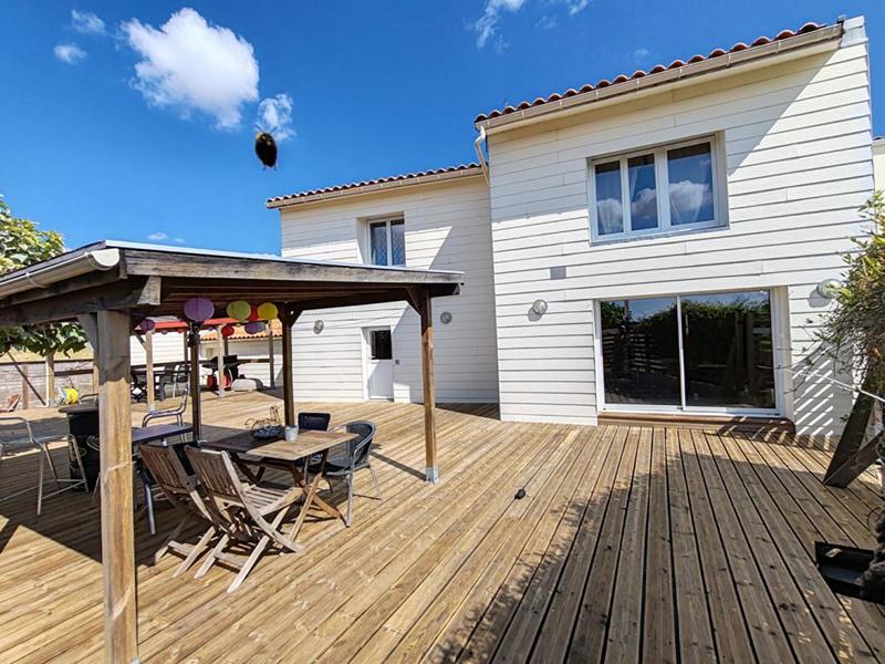 Maison - 275 m² - 10 pièces