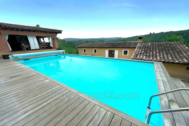 Maison - 236 m² - 9 pièces