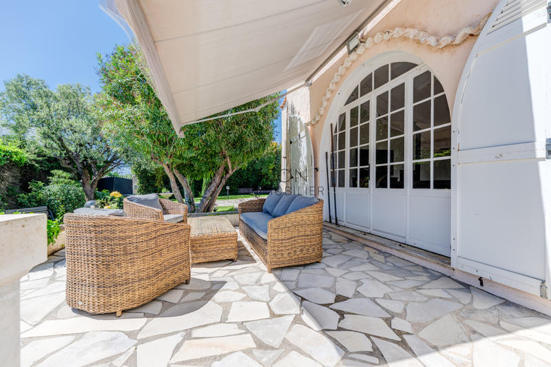 Villa - 280 m² - 8 pièces