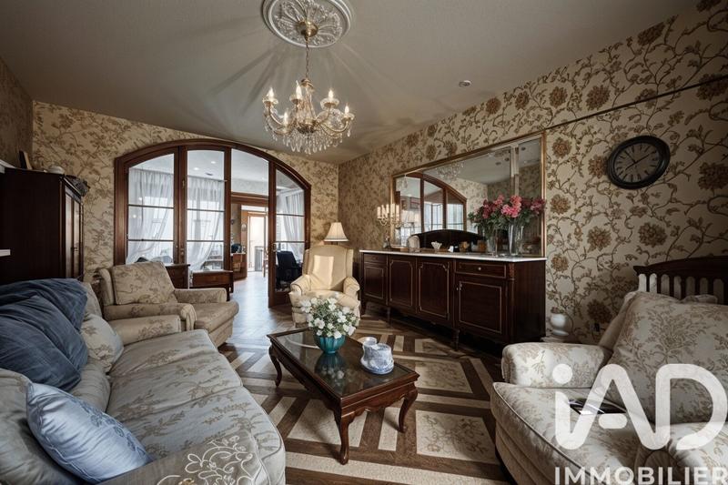 Maison - 197 m² - 9 pièces