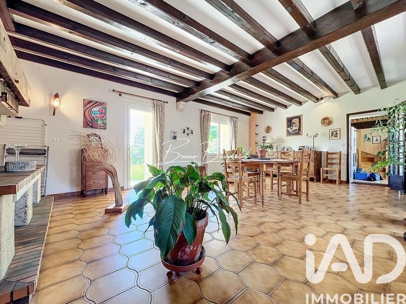 Maison - 239 m² - 8 pièces