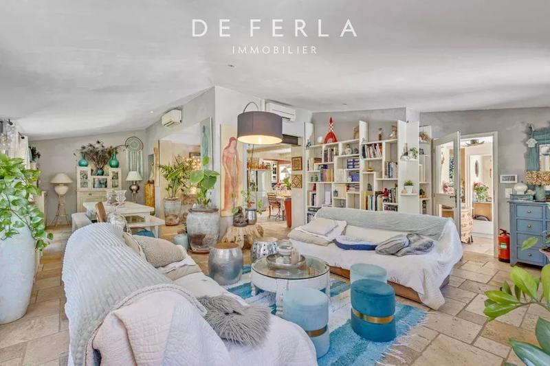 Villa - 250 m² - 9 pièces