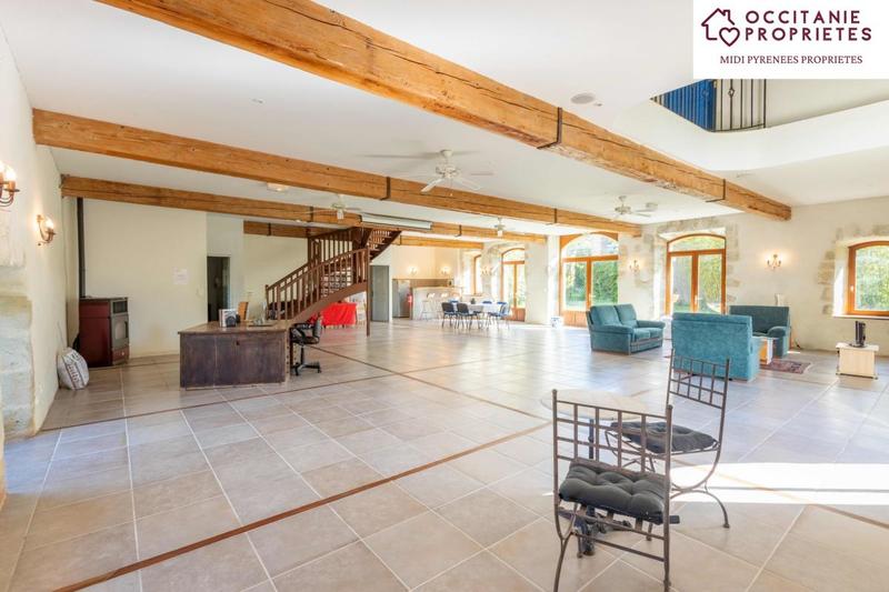 Corps de ferme - 700 m² - 17 pièces