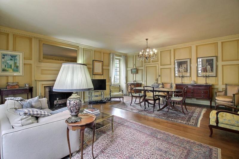 Maison - 230 m² - 7 pièces