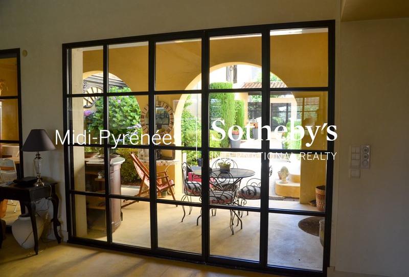 Maison de ville - 375 m² - 9 pièces