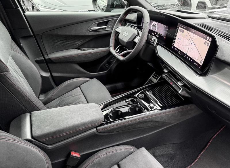 Audi Q3 Sportback 272 s-Line Hybride Rechargeable / Toit Ouvrant Attache Remorque Phares Oled