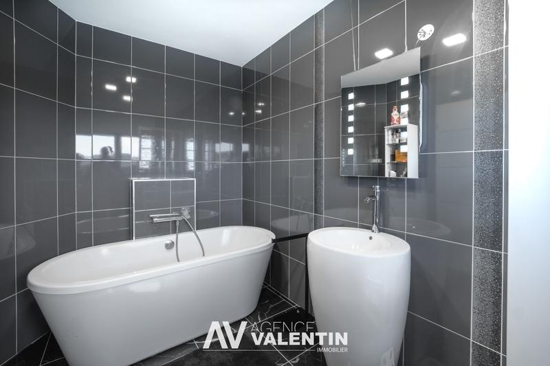 Maison - 142 m² - 6 pièces