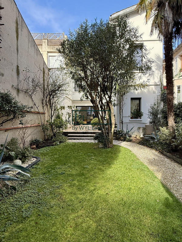 Maison - 346 m² - 8 pièces