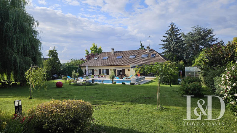 Maison - 269 m² - 12 pièces