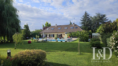 Maison - 269 m² - 12 pièces