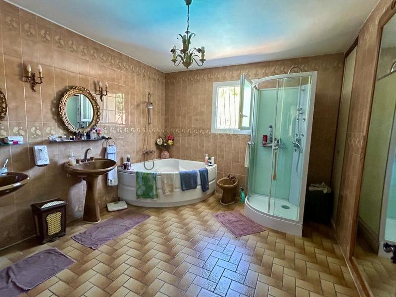 Maison - 266 m² - 7 pièces