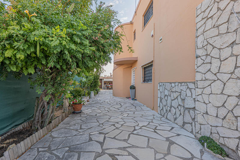 Maison - 237 m² - 8 pièces