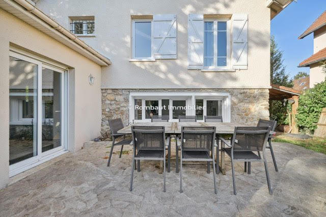 Maison - 181 m² - 7 pièces