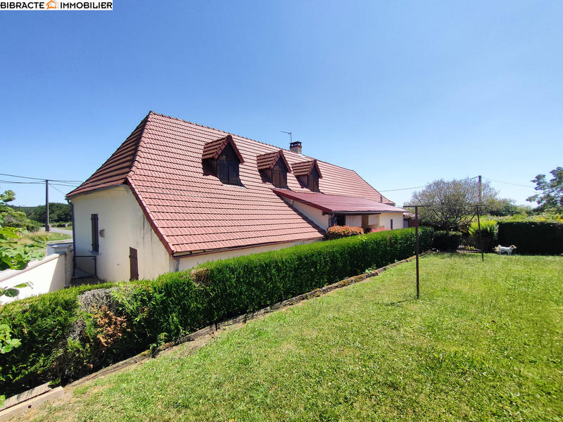 Maison - 220 m² - 8 pièces