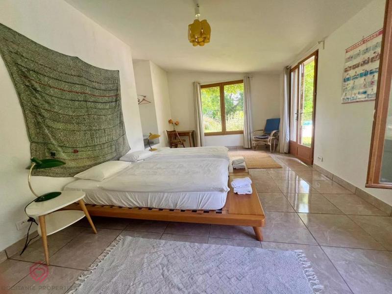 Propriété - 403 m² - 17 pièces