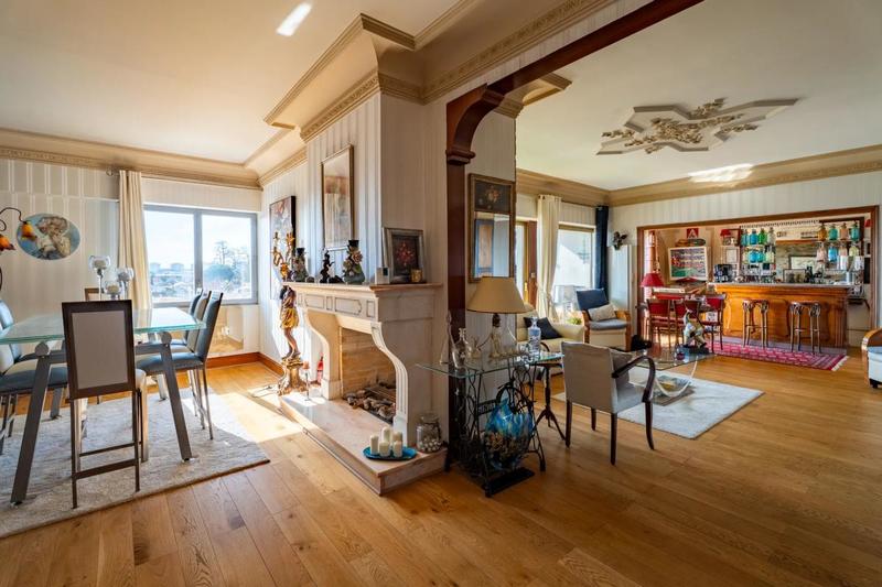 Appartement - 214 m² - 7 pièces