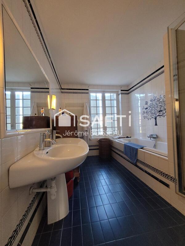 Propriété - 380 m² - 10 pièces