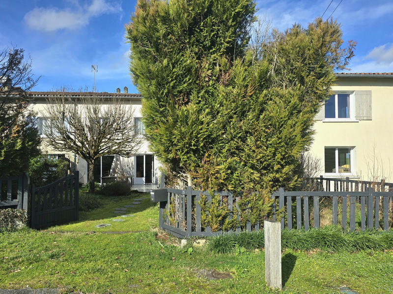 Maison - 254 m² - 8 pièces