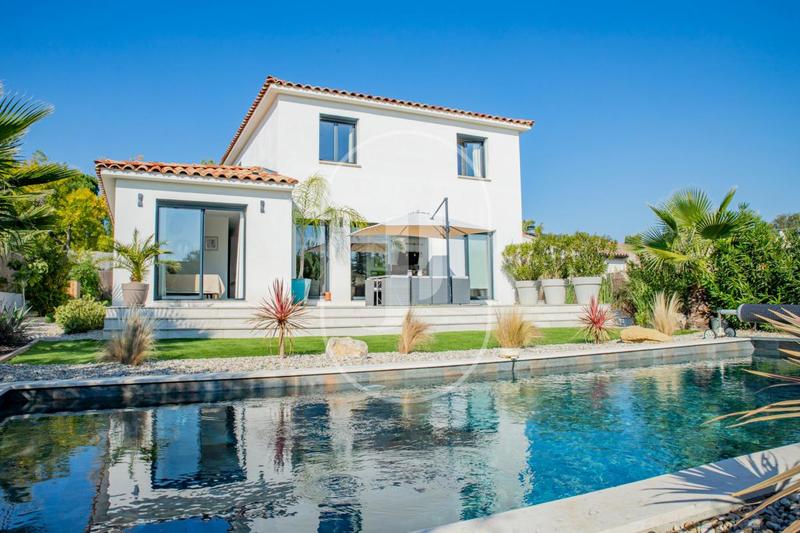 Villa - 169 m² - 9 pièces