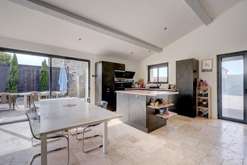 Maison - 222 m² - 5 pièces