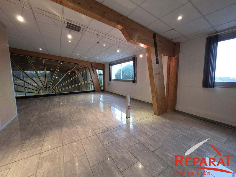 Local commercial - 2 150 m²