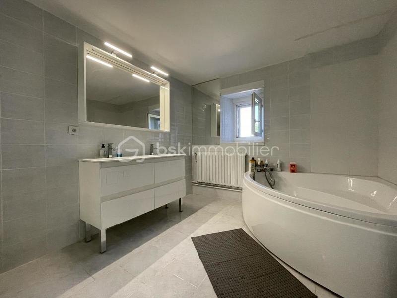 Propriété - 280 m² - 6 pièces