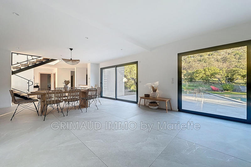 Villa - 240 m² - 5 pièces