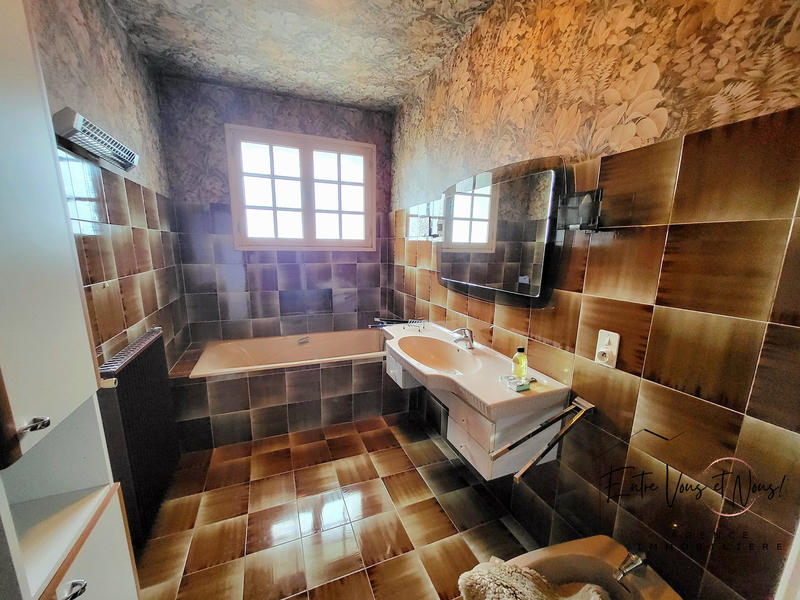 Maison - 336 m² - 8 pièces